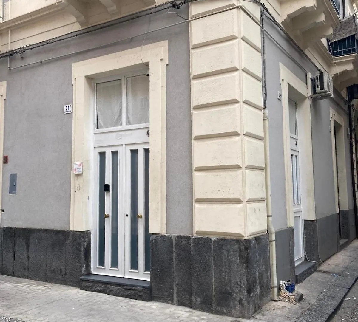 Casa Vacanze Eleonor Aeroporto di Catania Fontana Rossa Italia